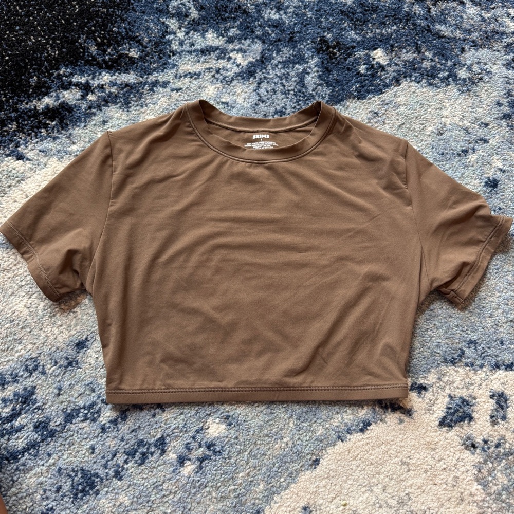 Skims fits everybody super cropped tee - size small - brown